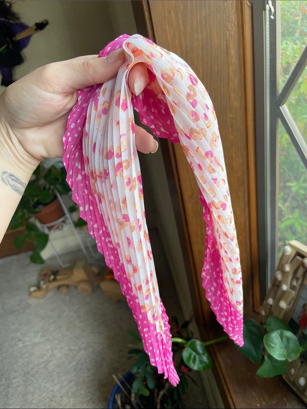 Fun Pink Pleated Women's Versatile Scarf